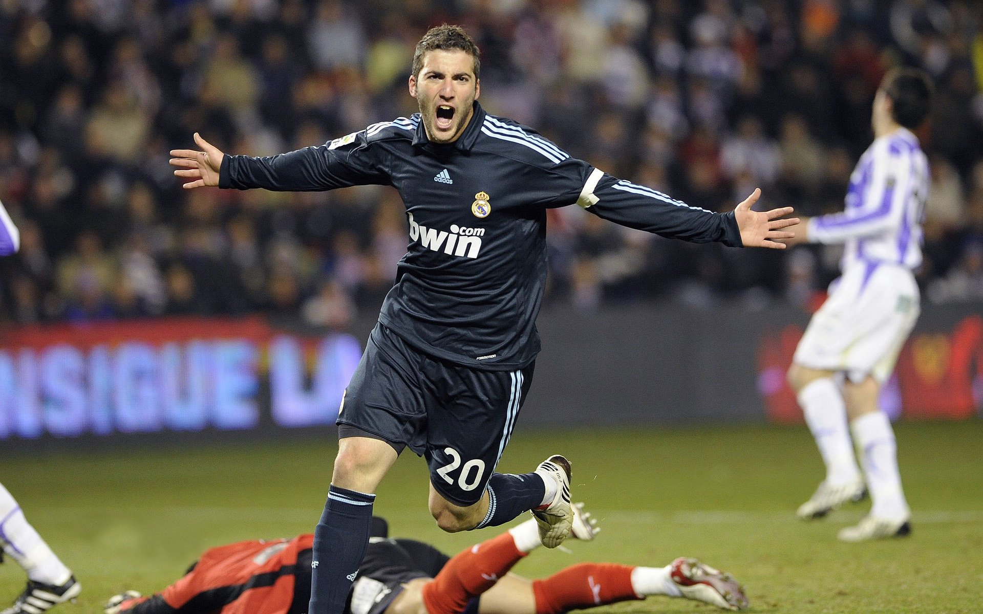 爱游戏官方网站-巴黎圣日耳曼继续领跑法甲，冠军在望